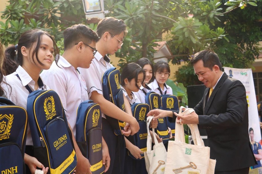 Trường ĐH Gia Định: Tân sinh viên được trả góp học phí với lãi suất 0 đồng