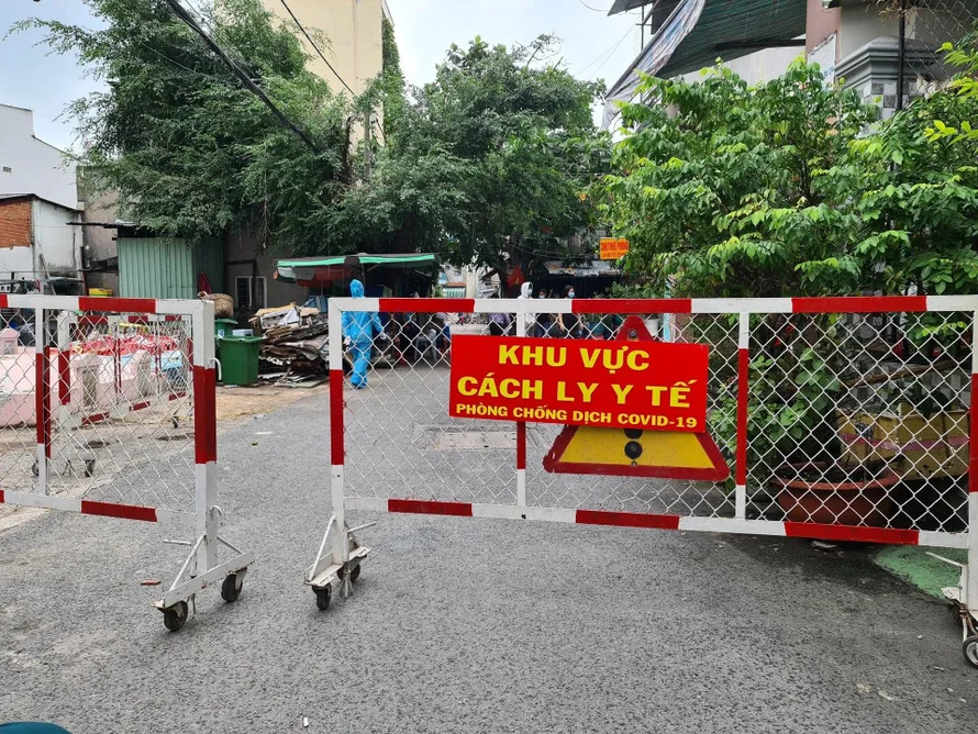 Nhiều khu vực tại TPHCM bị phong tỏa do COVID-19 (ảnh: HCDC)