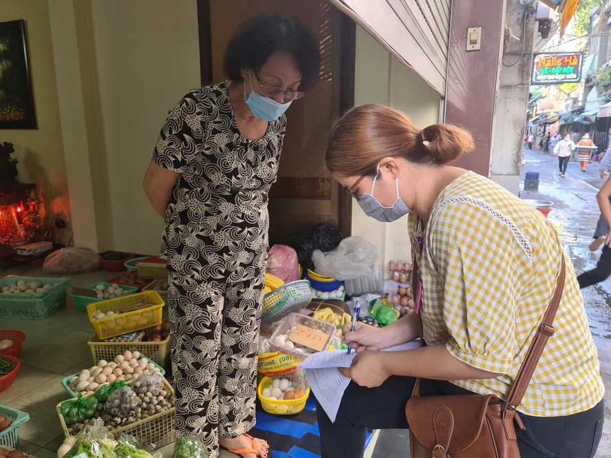Nếu người dân không khai báo y tế khi có dấu hiệu ho, sốt... thì nguy cơ dịch còn có thể lây những vòng tiếp theo (ảnh: HCDCD)