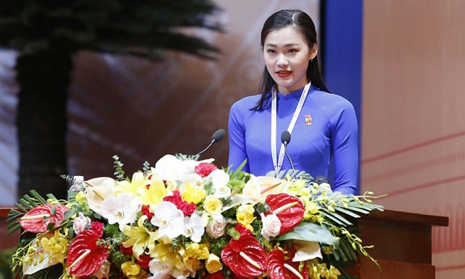 đại biểu Nguyễn Thạch Thảo đại diện cho tuổi trẻ Thủ đô trình bày tham luận. Ảnh: Như Ý