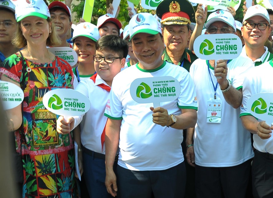 tien_phong_dai_su_rac_thai_nhua_moi_truong_1_RCBO.jpg