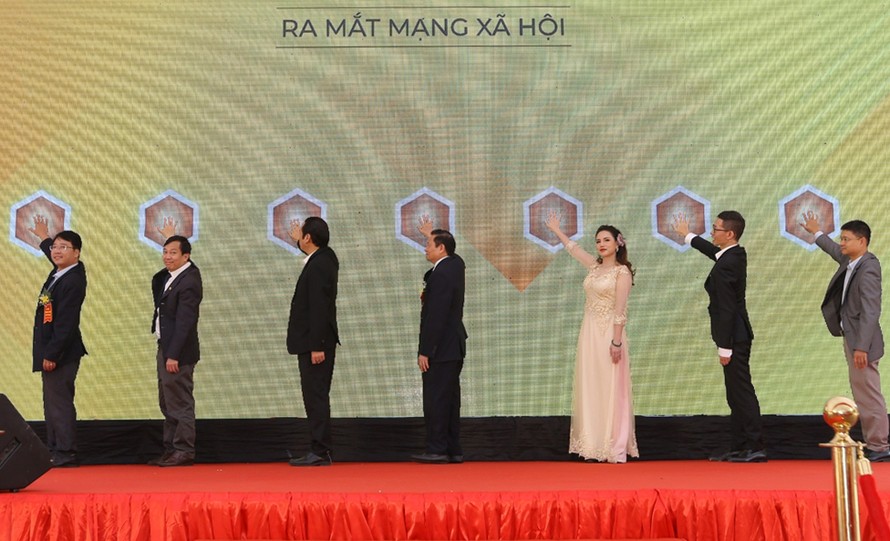 Ra mắt mạng xã hội dạy và học