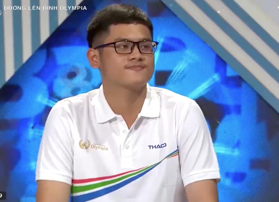 Nam sinh tự nhận 'ngơ' và 'độc thoại nội tâm' giành vòng nguyệt quế Olympia