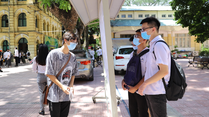Thí sinh tham dự đợt 1 kỳ thi tốt nghiệp THPT 2021. Ảnh: DƯƠNG TRIỀU.