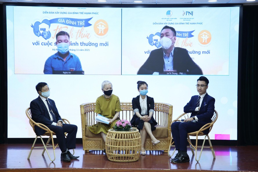 T.Ư Hội LHTN Việt Nam phối hợp với PNJ tổ chức Diễn đàn “Gia đình trẻ - Thách thức với cuộc sống bình thường mới”, ngày 7/11. Ảnh: LÂM ĐĂNG HẢI