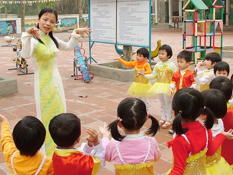 7.600 tỷ và gói tiền nâng thu nhập cho giáo viên mầm non
