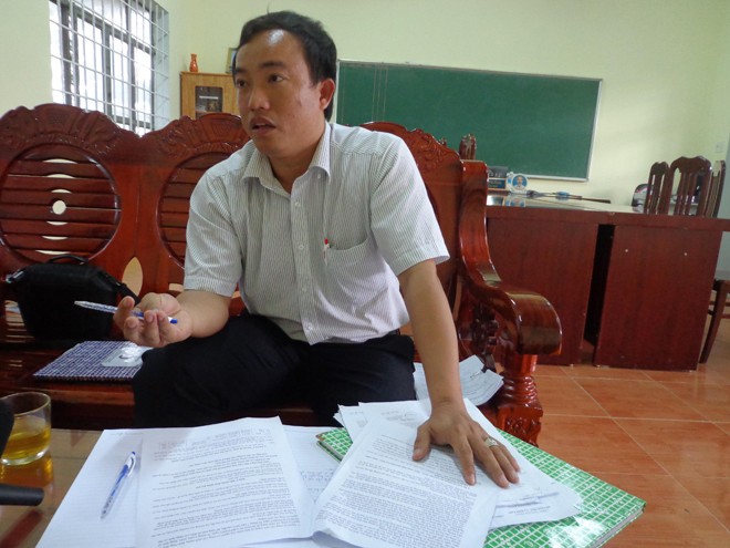 Ông Lê Đức Ánh làm việc với PV