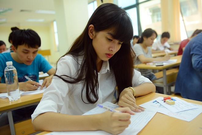 Thí sinh dự thi đại học đợt 1 tại HV Công nghệ bưu chính viễn thông. Ảnh: Anh Tuấn (Zing)