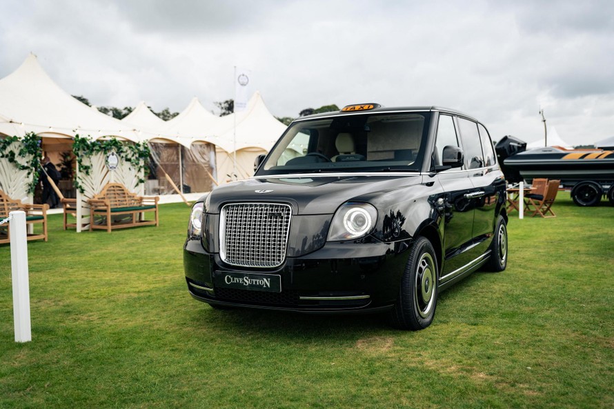 Độ taxi thành xe sang ở Anh