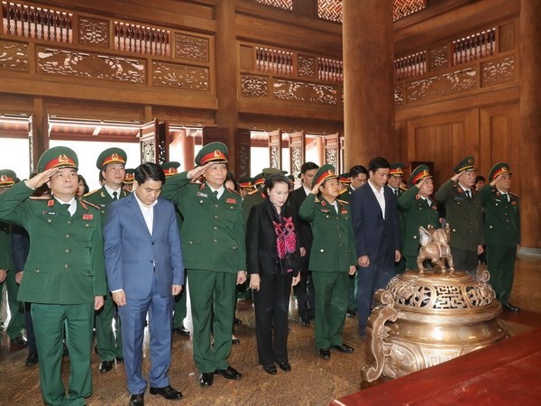 Chủ tịch Quốc hội Nguyễn Thị Kim Ngân đến dâng hương tưởng niệm Chủ tịch Hồ Chí Minh tại khu Di tích K9 thuộc Sơn Tây (Hà Nội). (Ảnh: Trọng Đức/TTXVN)
