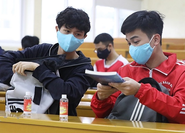 Vì COVID-19, trường đại học cho sinh viên bảo vệ khóa luận trực tuyến