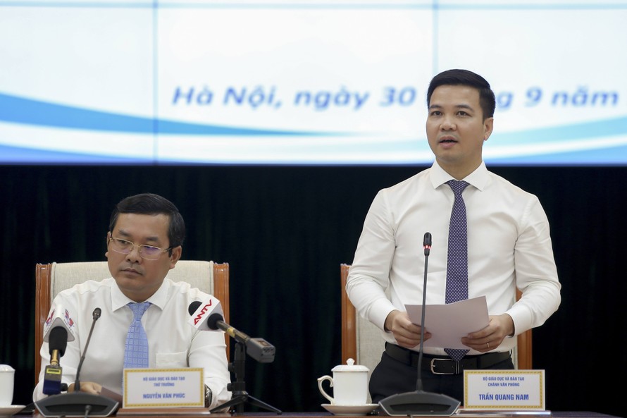 Ông Trần Quang Nam, Chánh Văn phòng Bộ GD&ĐT, thông tin tại buổi họp báo