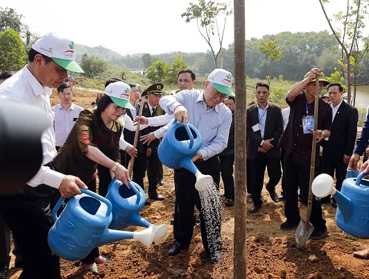 Tổng Bí thư, Chủ tịch nước Nguyễn Phú Trọng tham dự Lễ phát động "Tết trồng cây Đời đời nhớ ơn Bác Hồ". Ảnh: Tùng Duy