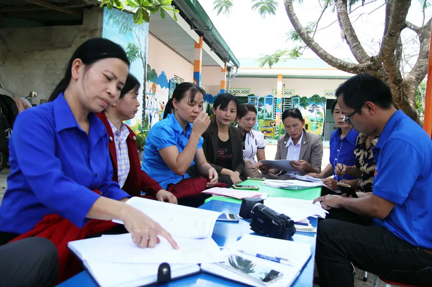 một số giáo viên thắc mắc chuyện thu hồi tiền