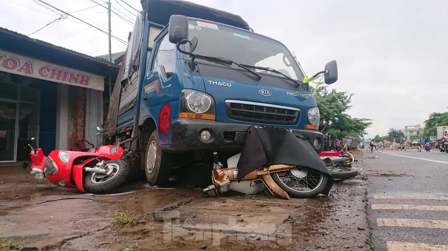 Hiện trường vụ tai nạn thảm khốc khiến 5 người thiệt mạng