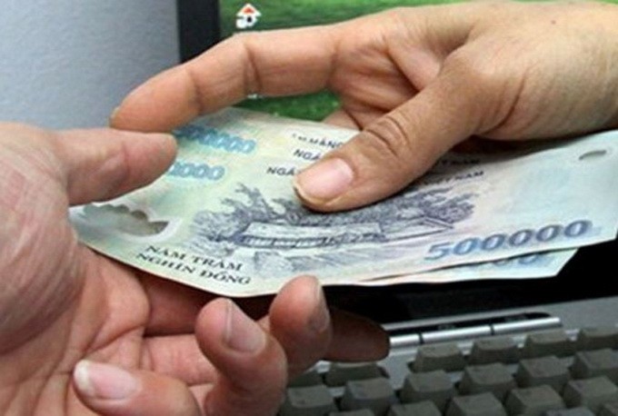 Dùng clip nhạy cảm để tống tiền bạn gái
