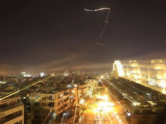 Quân đội Mỹ, Anh, Pháp phóng hơn 100 tên lửa vào Syria
