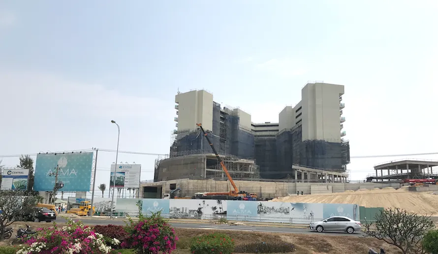 Khu Bãi Dài (Cam Ranh, Khánh Hòa) với 41 dự án bám dọc bờ biển, trong đó có nhiều dự án chưa được cấp phép và chậm tiến độ