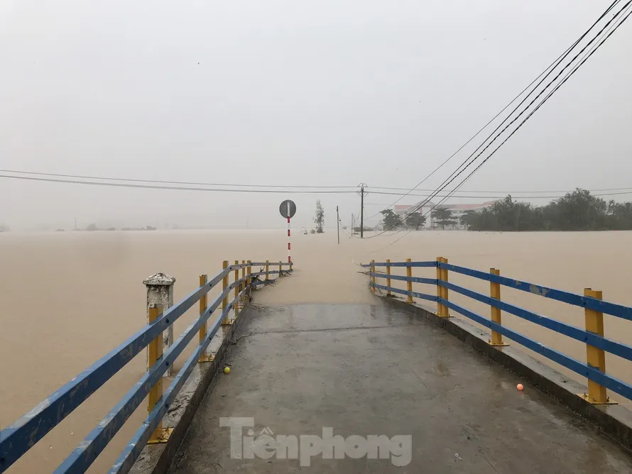 Nhiều nơi ở Khánh Hoà ngập lụt sau bão số 12