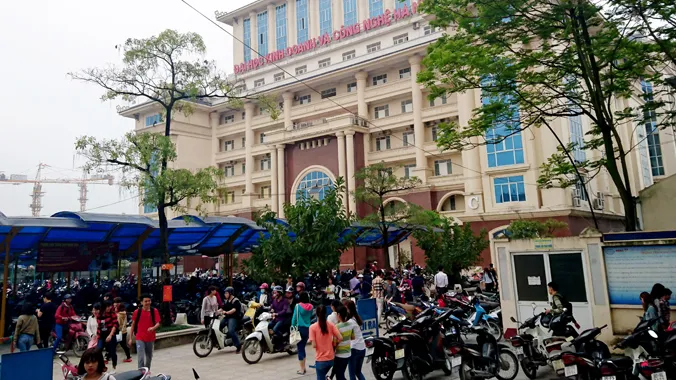 Quy mô đào tạo ở không ít trường ĐH ngày càng phình to, trong khi số lượng cử nhân thất nghiệp ngày một nhiều. Ảnh: Như Ý.