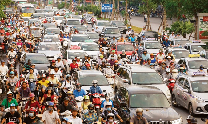 Nếu không kiểm soát được tình trạng phá vỡ quy hoạch, nhồi cao ốc vào nội đô, tình trạng ùn tắc giao thông khó có thể giải quyết. Ảnh: Như Ý.