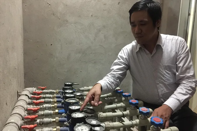 Ông Nguyễn Khắc Điền, đại diện Ban quản trị cư dân chung cư 143 Trần Phú (Hà Đông, Hà Nội) tố cáo bị thu khống hơn 100.000m3 nước sạch. Ảnh: Nguyễn Hoàn.