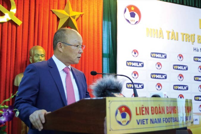 HLV Park Hang Seo nhận định các ÐTVN cần làm tốt hơn khâu thể lực vì đây là điều kiện cần cho sự phát triển. Ảnh: Anh Ngọc.