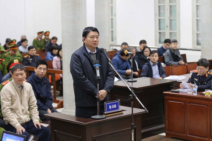 Bị cáo Đinh La Thăng tự bào chữa trước tòa.