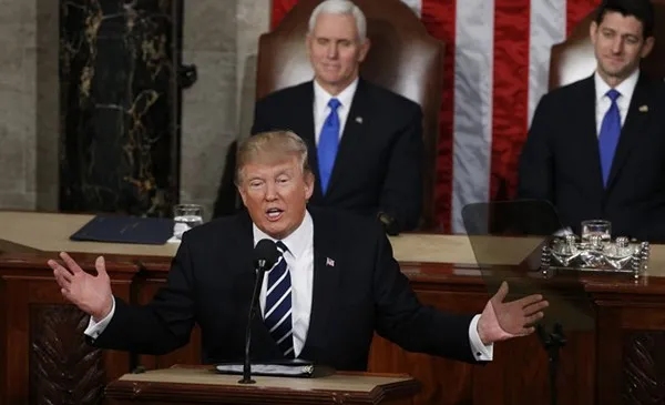 Tổng thống Trump và cuộc chiến với FBI