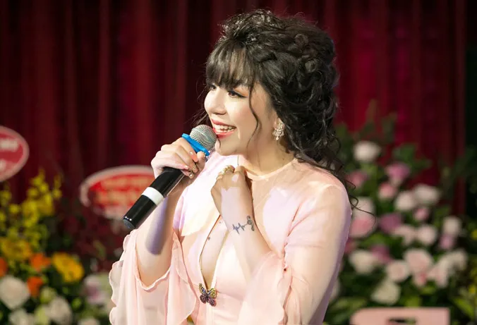 Ca sĩ Minh Chuyên.