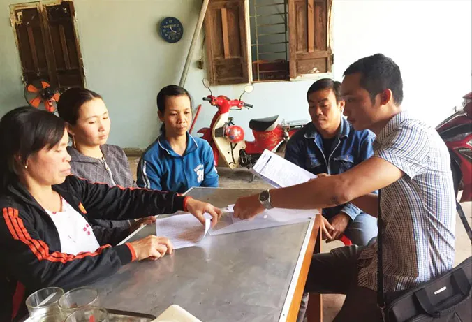 Những chủ hộ dân bị lừa trình bày với phóng viên Tiền Phong.