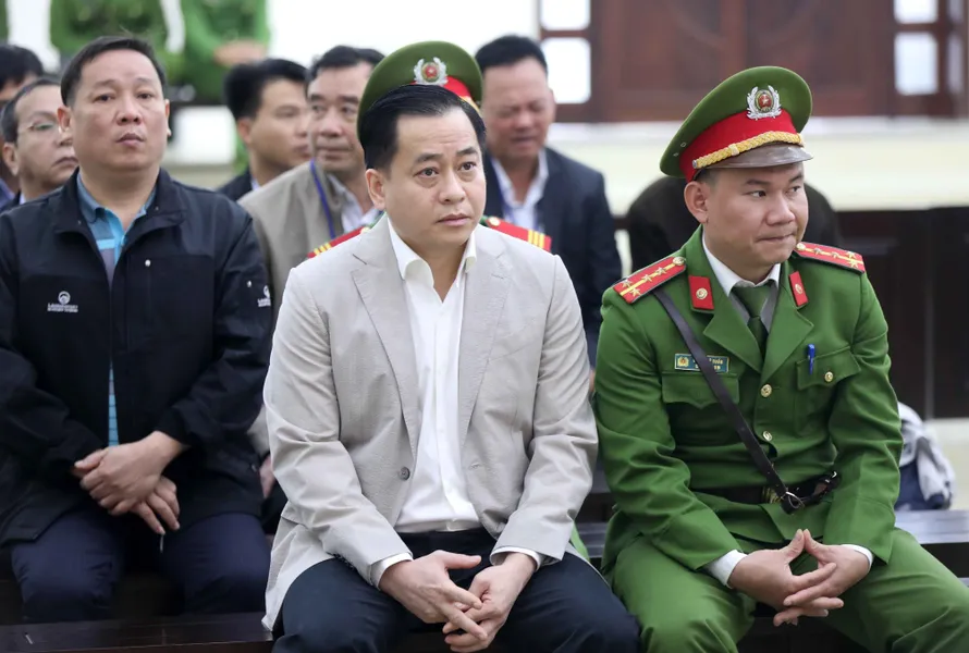Giúp Vũ 'nhôm' vì không muốn bị mất ghế