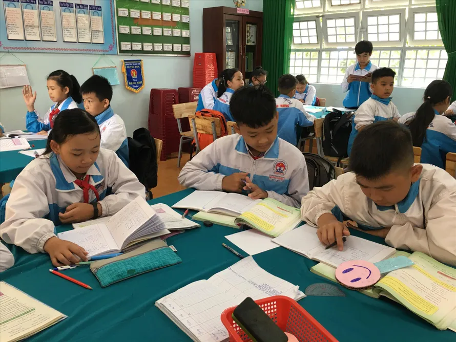Cần tách dạy thêm học thêm ra khỏi trường học. Ảnh: Diệp An