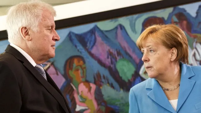 Bà Angela Merkel có nguy cơ bị Bộ trưởng Nội vụ Đức Horst Seehofer lật đổ - Ảnh: Sky News