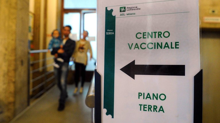 Tiêm phòng vacxin giờ đây là bắt buộc đối với mọi trẻ em Italia trước khi các em đến tuổi đi học