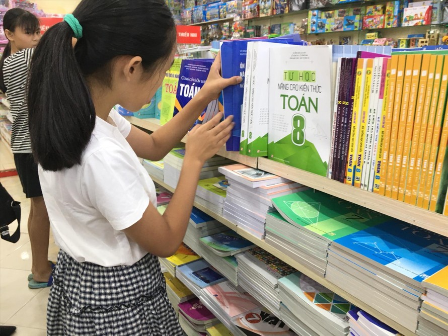 Năm 2020 đủ SGK lớp 1 cho 9 môn học theo chương trình giáo dục phổ thông mới. Ảnh: Như Ý 