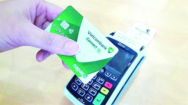 Vietcombank đã phát hành và chuyển đổi trên 1 triệu thẻ chíp Contactless