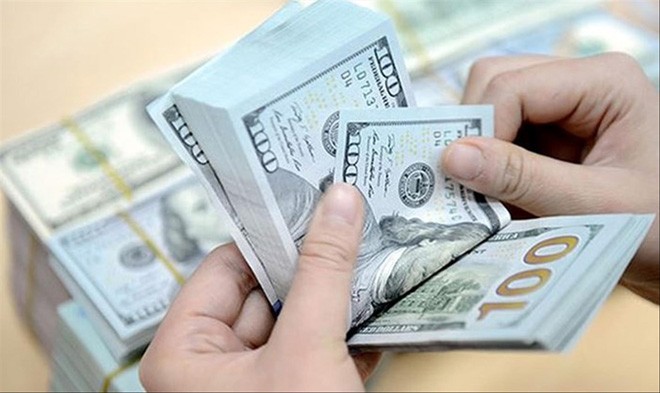 NHNN đang có động thái liên tục mua vào ngoại tệ với giá cao hơn hẳn giá trên thị trường tự do 