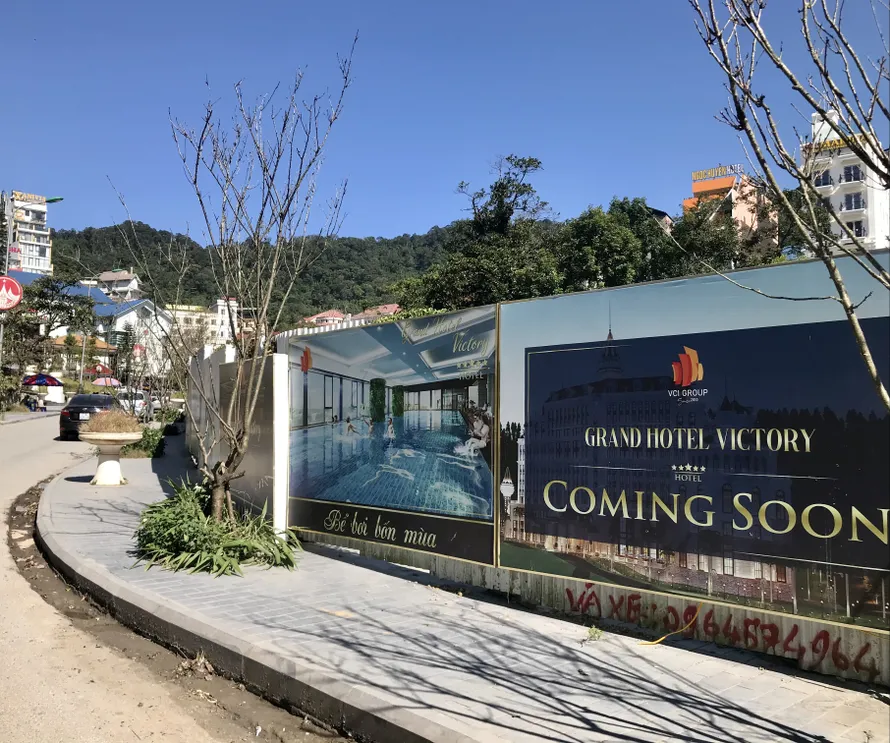Tổ hợp khách sạn Grand Victory Hotel cao 13 tầng nổi và 1 tầng hầm tại trung tâm thị trấn đang triển khai đầu tư xây dựng