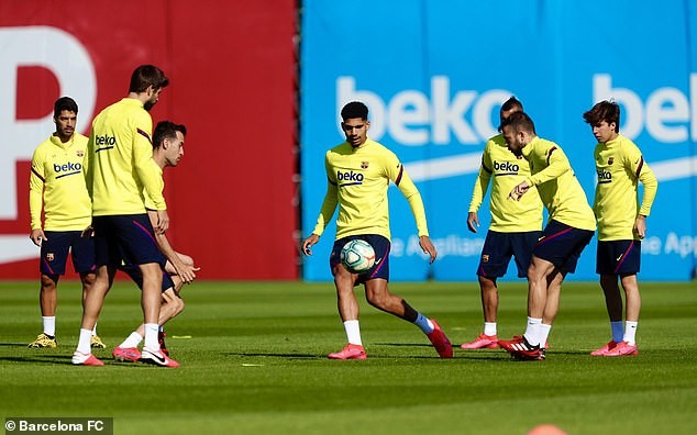 Các cầu thủ Barcelona trở lại tập luyện hồi đầu tuần.