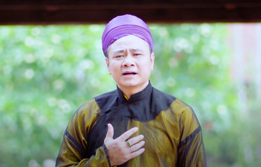 NSND Tự Long là người thể hiện tới 10 bài chèo và 2 bài cải lương ủng hộ tinh thần chống dịch COVID-19 do tác giả Lê Thế Song soạn lời và chuyển thể 