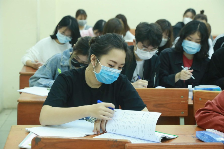 Sinh viên năm cuối được nhiều trường ưu tiên cho học trực tiếp từ tháng 11 Ảnh: Như Ý 