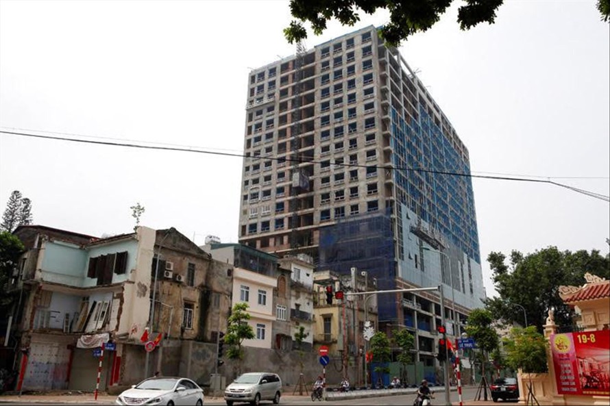 Công trình vi phạm 8B Lê Trực vẫn đang tiếp tục phá dỡ giai đoạn 2 