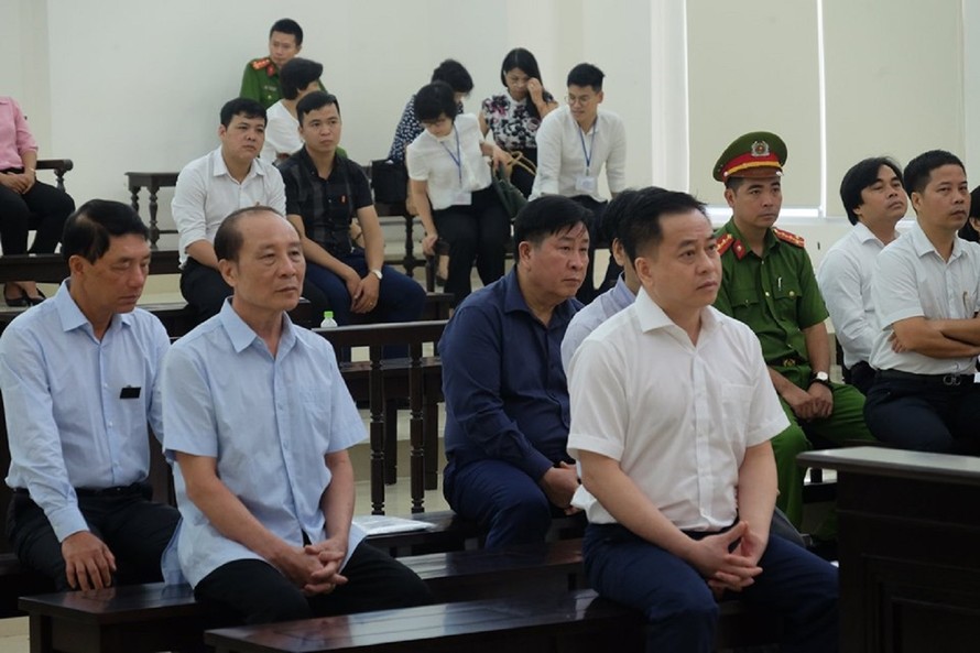 Các bị cáo tại tòa ngày 10/6