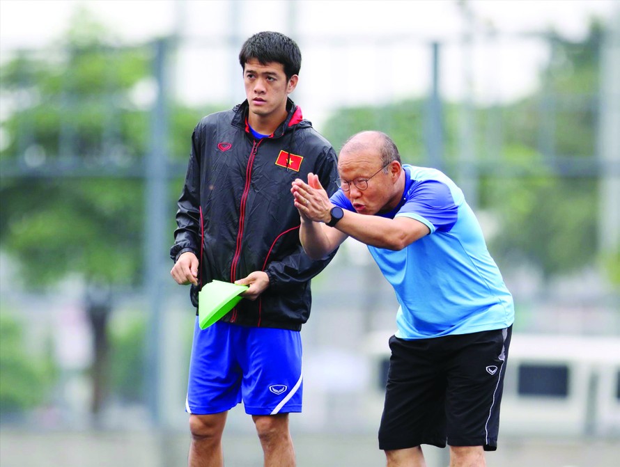 HLV Park Hang Seo sẽ phải tìm ra con đường dự Olympic Tokyo 2020 cho U23 Việt Nam. Ảnh: HỮU PHẠM