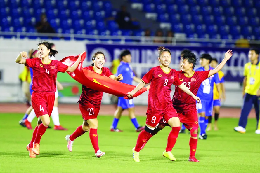 Niềm vui chiến thắng của các cô gái Việt Nam sau chiến thắng 1-0 trước ĐT Thái Lan ở trận chung kết SEA Games 2019ảnh: Hữu Phạm 