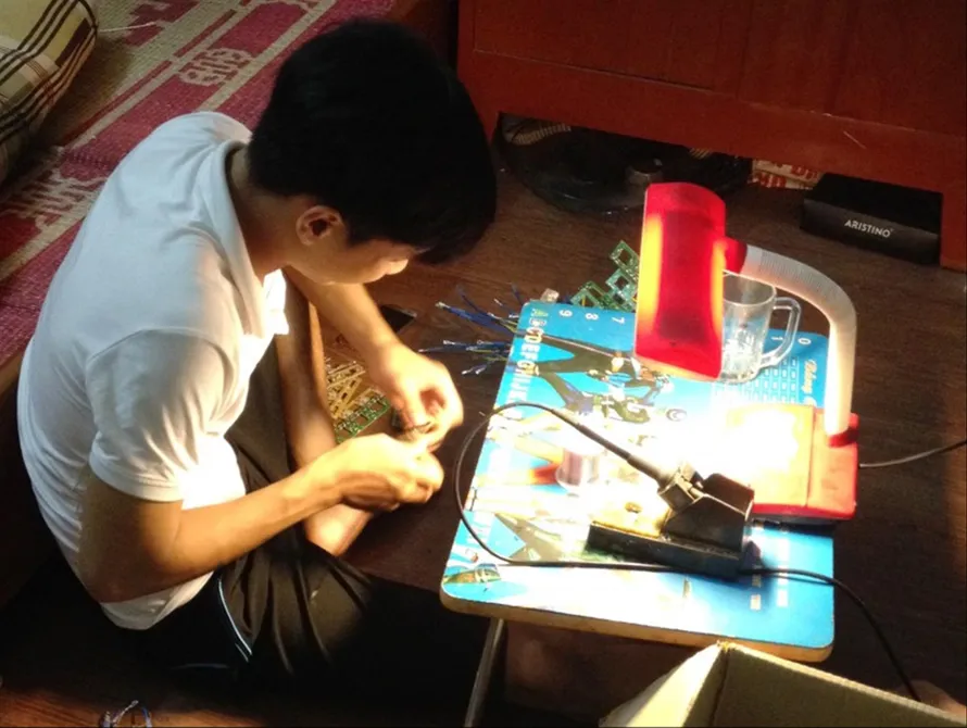 Nhiều công nhân tranh thủ tìm việc làm thêm dịp cận Tết để mong có thêm thu nhập 