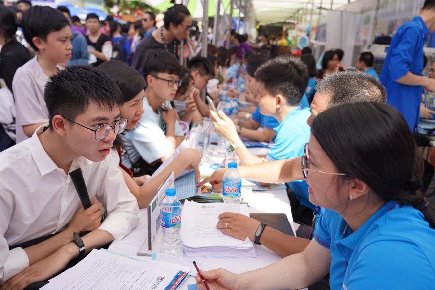Thí sinh tham gia ngày hội tuyển sinh 2020 Ảnh: Diệp An