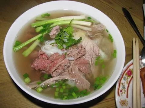 Những trải nghiệm ăn phở kinh hoàng ở Hà Nội