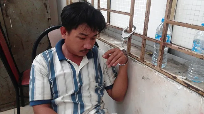Nguyễn Tấn Sĩ tại cơ quan công an. Ảnh Việt Văn